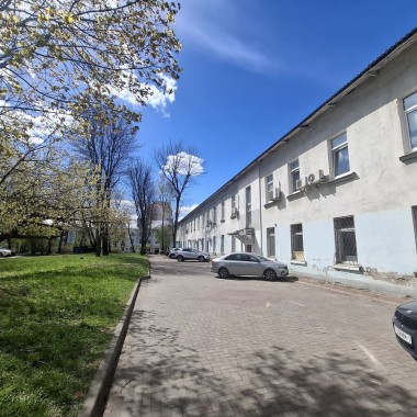 Административное здание со складом возле парка Горького в Минске